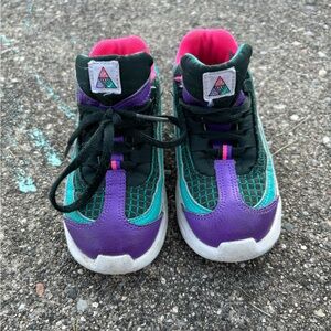 GUC Nike tennis shoes